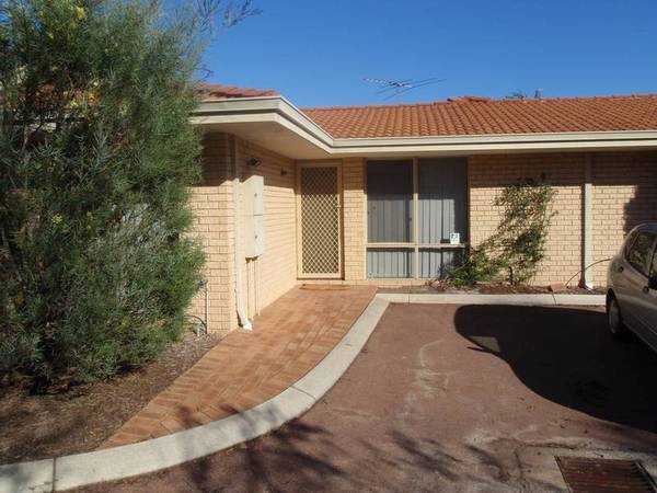 NEWLY REFURBISHED VILLA Picture 1