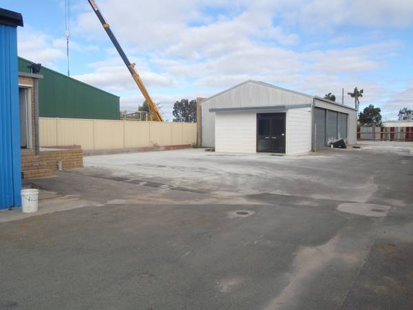 Warehouses with yard areas Picture 2