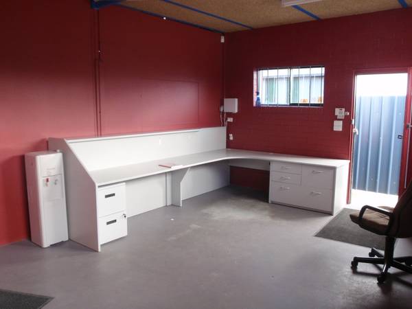 Warehouses with yard areas Picture 3