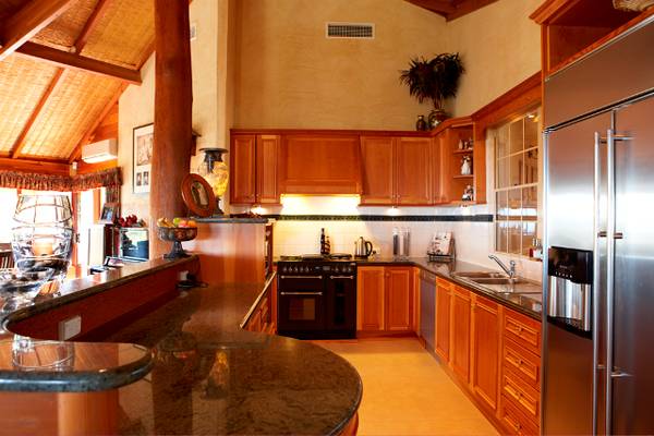 ENJOY NORTH FACING VIEWS STRETCHING TO THE COASTLINE Picture 2