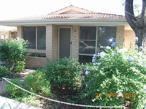 3 BEDROM REAR UNIT IN QUIET LOCATION Picture 1