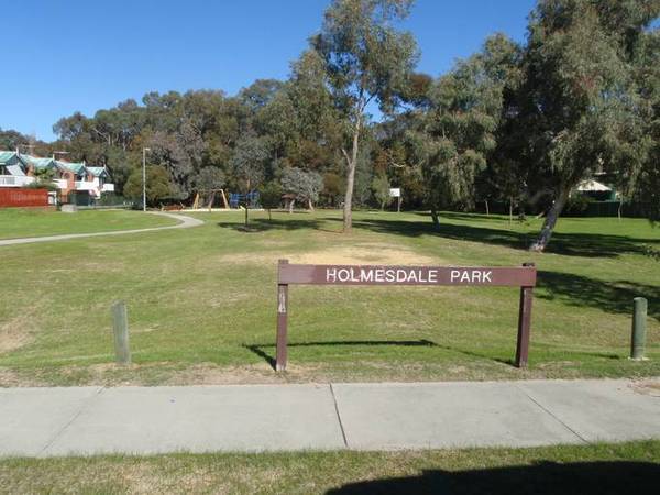 Neat Unit in Quiet Location Picture 3