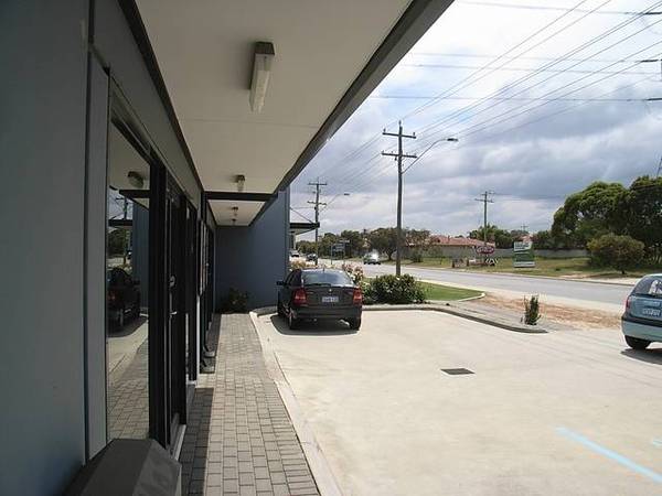 SHOWROOM/OFFICE/WAREHOUSE Picture