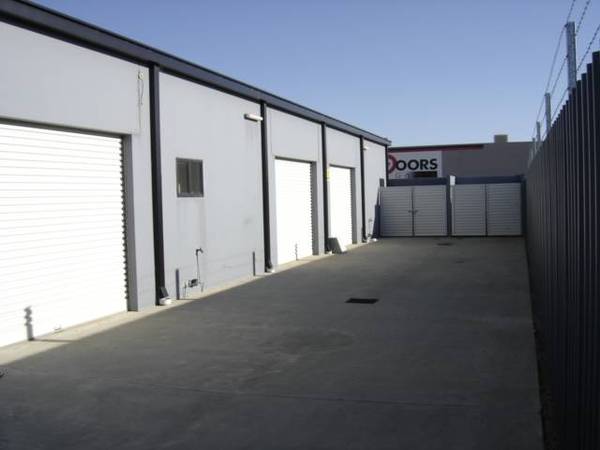 SHOWROOM/OFFICE/WAREHOUSE Picture