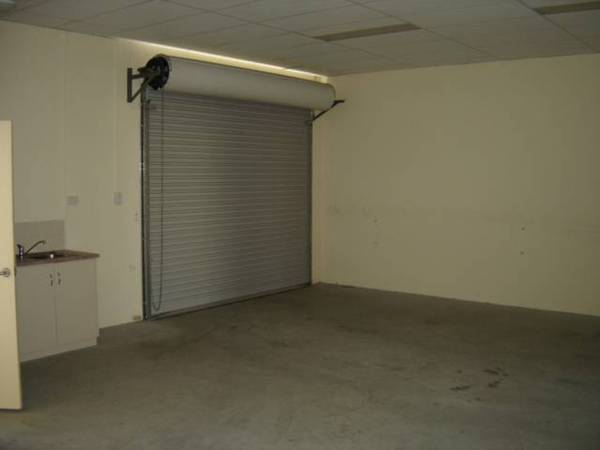 SHOWROOM/OFFICE/WAREHOUSE Picture