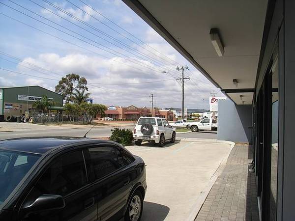 SHOWROOM/OFFICE/WAREHOUSE Picture