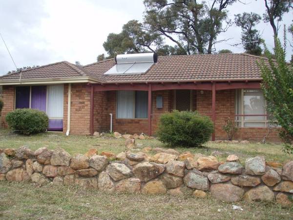 QUIET CUL-DE-SA CLOCATION Picture 1