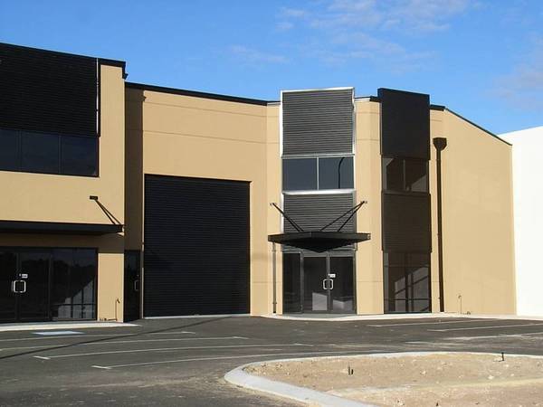 OFFICE/SHOWROOM AND WAREHOUSE Picture 2