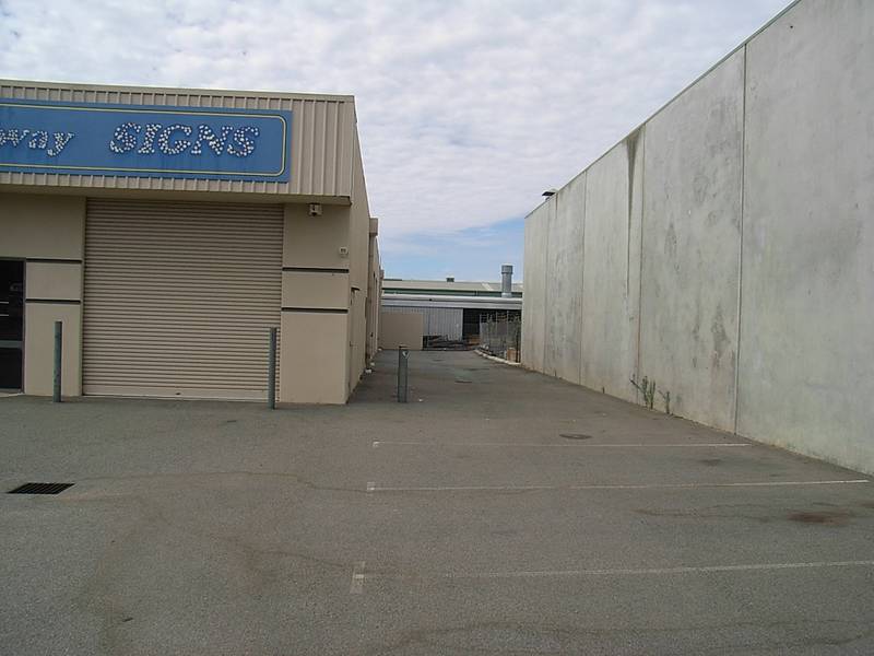 WAREHOUSE WITH OFFICE AREA Picture 2