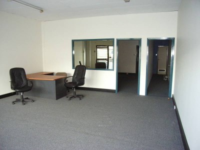 OFFICE WITH FRONT & REAR PARKING Picture