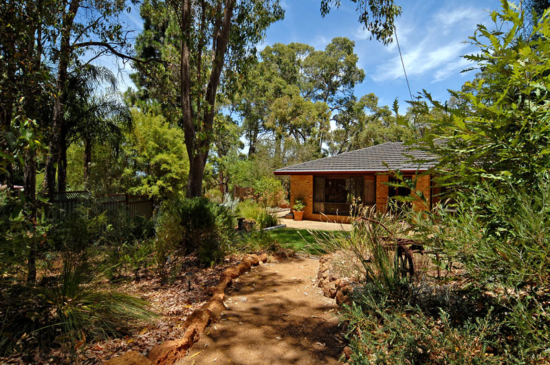 HILLS HIDEAWAY Picture 1