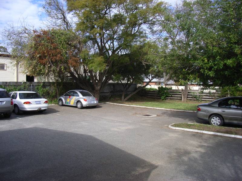 EXECUTIVE OFFICE SPACE WITH ONSITE PARKING Picture 3