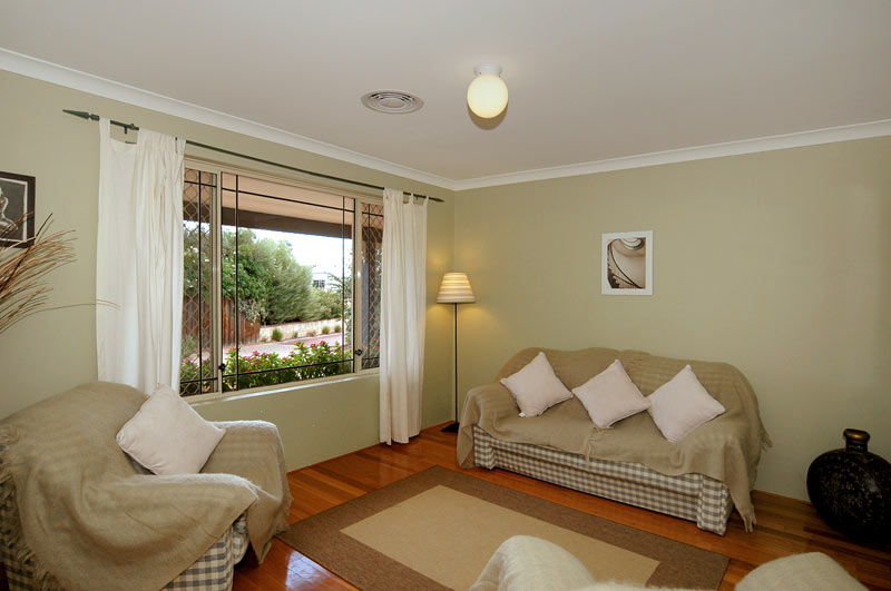 PRESENTATION & FEATURES PLUS! Viewing Wednesday 25.02.09 @ 3-3.30pm Picture