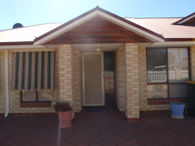 Lovely Modern Family Home which is Exceptional Market Value - View Tuesday 03.03.09 @ 10-10.30am Picture