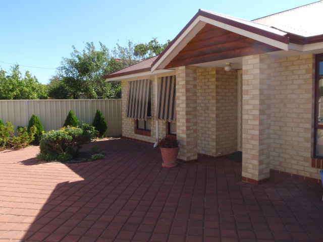 Lovely Modern Family Home which is Exceptional Market Value - View Tuesday 03.03.09 @ 10-10.30am Picture