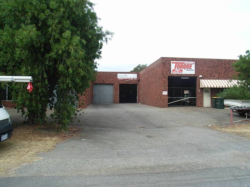 HANDY LOCATION WITH NEW OFFICE Picture 1