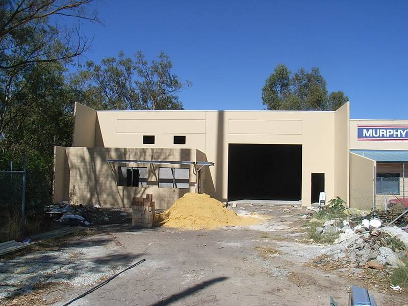 FACTORY + YARD Picture 2