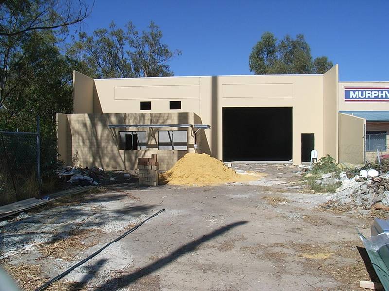 FACTORY + YARD Picture 1