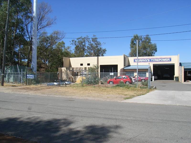 FACTORY + YARD Picture 3