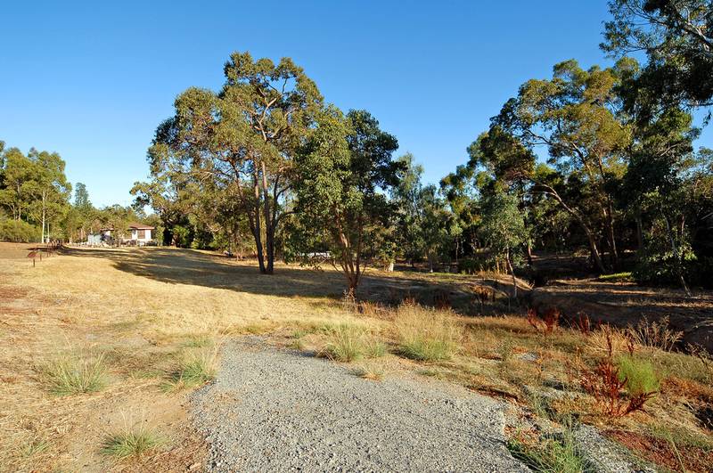 VACANT LAND Picture 1