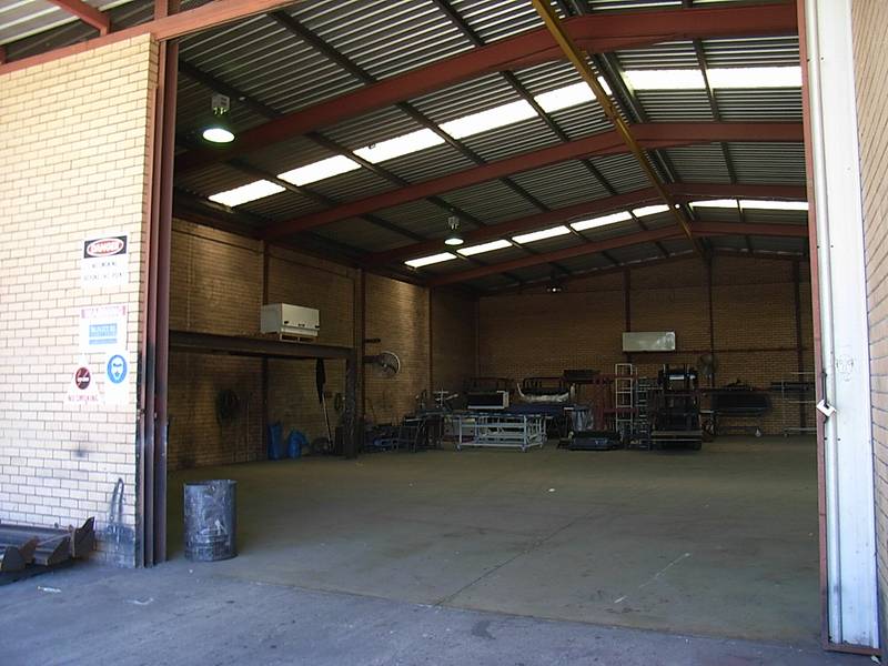 FACTORY WAREHOUSE Picture 3