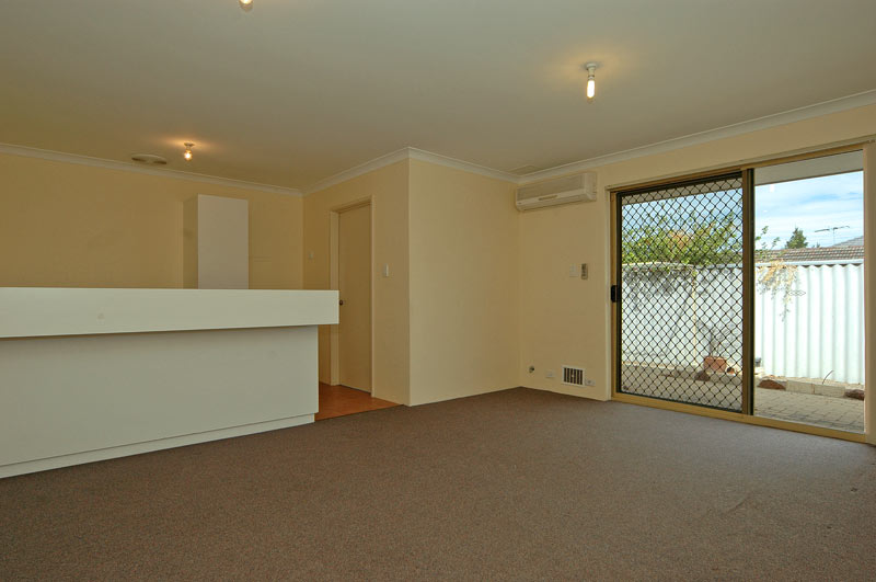 GREAT 1st HOME OR INVESTMENT Picture 3