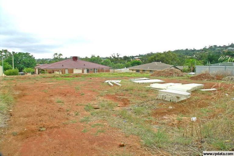 Large 906sqm Picture 1