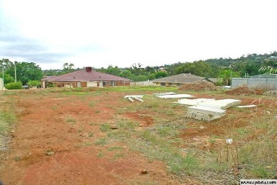 Large 906sqm Picture