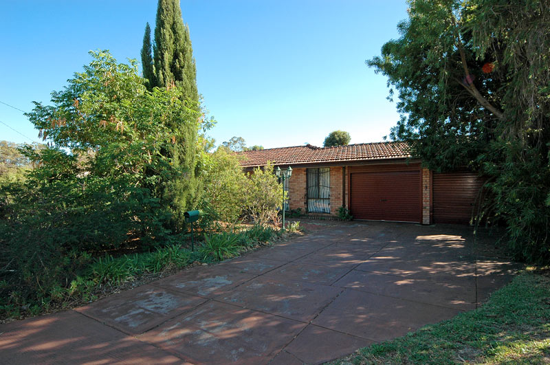 JUST MOVE IN... Picture 2