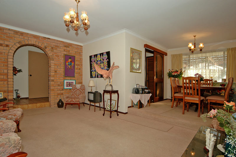 JUST MOVE IN... Picture 3