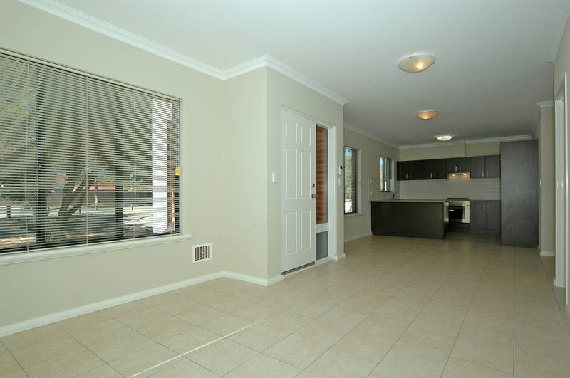 2008 BUILT VILLA Picture 3