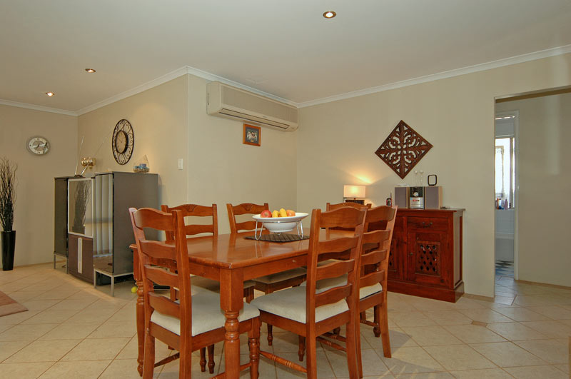 FAMILY ENTERTAINER Picture 3