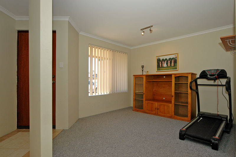 FAMILY ENTERTAINER Picture 2