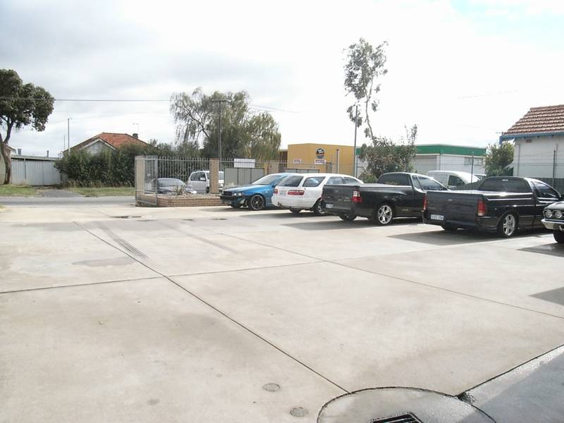 WAREHOUSE, MEZZANINE AND SECURE YARD - short term lease also available Picture 2