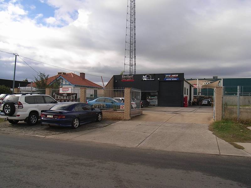 WAREHOUSE, MEZZANINE AND SECURE YARD - short term lease also available Picture 1