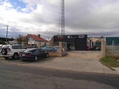 WAREHOUSE, MEZZANINE AND SECURE YARD - short term lease also available Picture