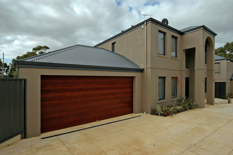 SPACIOUS MODERN TOWNHOUSE Picture 1