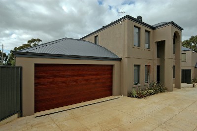 SPACIOUS MODERN TOWNHOUSE Picture SPACIOUS MODERN TOWNHOUSE Picture