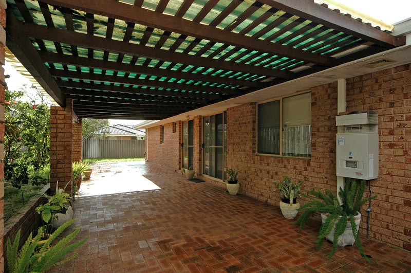 ROOMY VILLA Picture 1