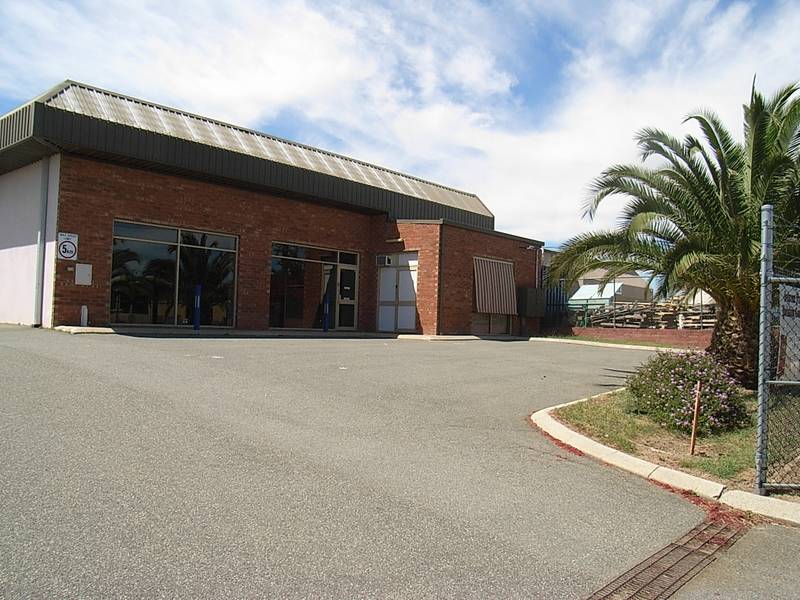 FRONT WAREHOUSE Picture 1