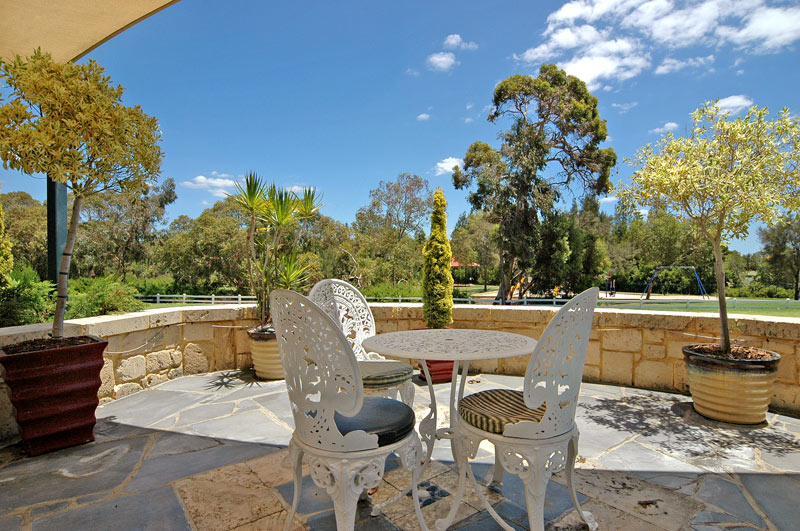 LOCATION QUALITY AND STYLE Picture 2