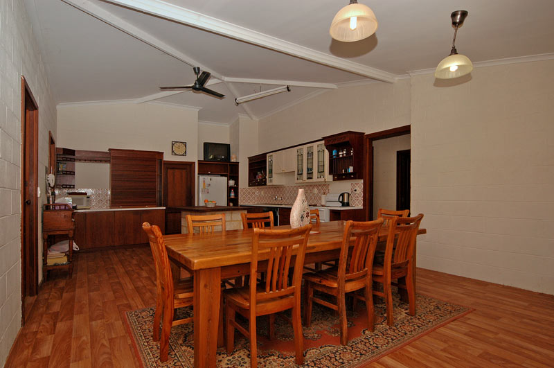 COUNTRY IN SURBURBIA Picture 2