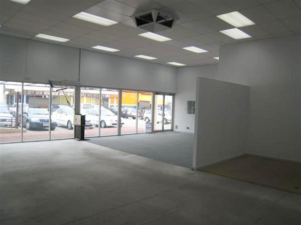 SHOWROOM/WAREHOUSE Picture 3