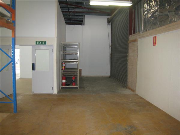 SHOWROOM/WAREHOUSE Picture 2