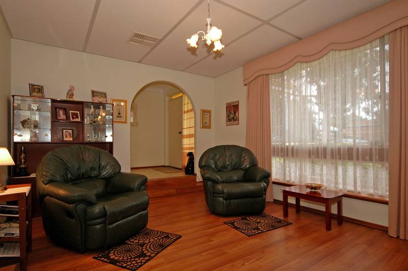 PRICE REDUCED - OWNERS KEEN TO SELL Picture 2