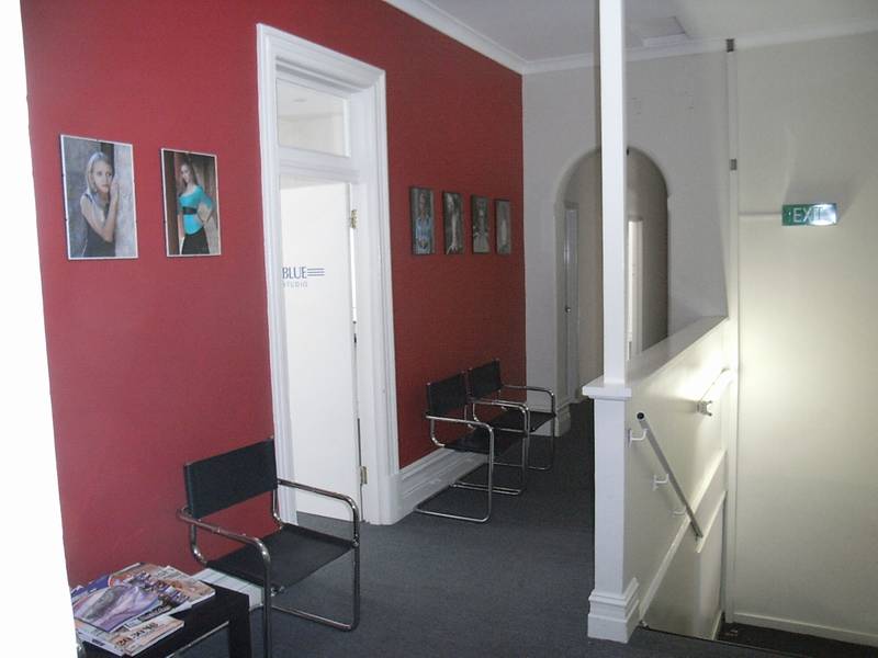 TOP FLOOR LOCATION Picture 3