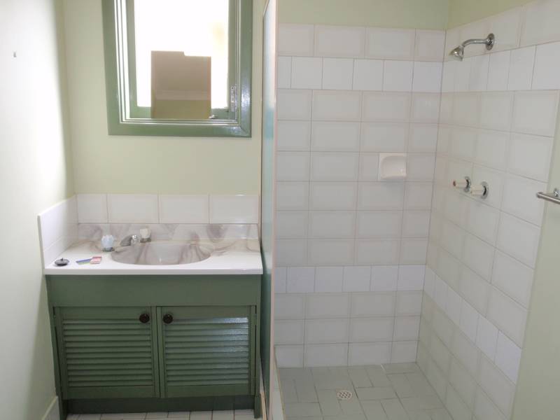 WOODBRIDGE HOME IN QUIET COMPLEX Picture 3