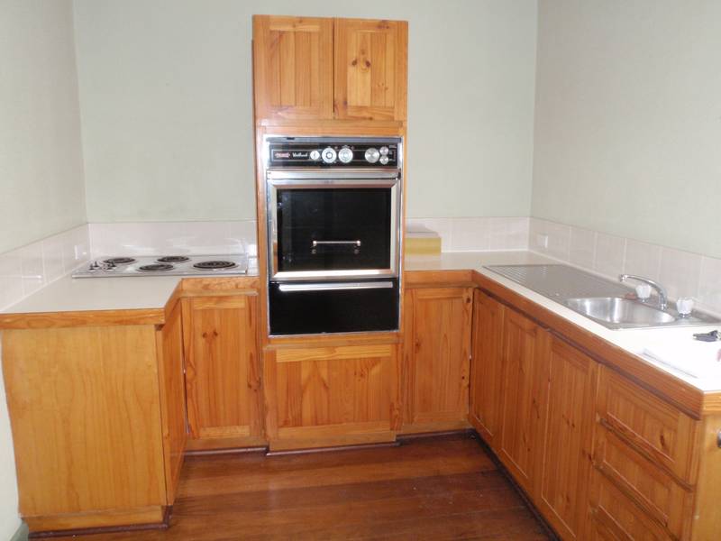 WOODBRIDGE HOME IN QUIET COMPLEX Picture 2