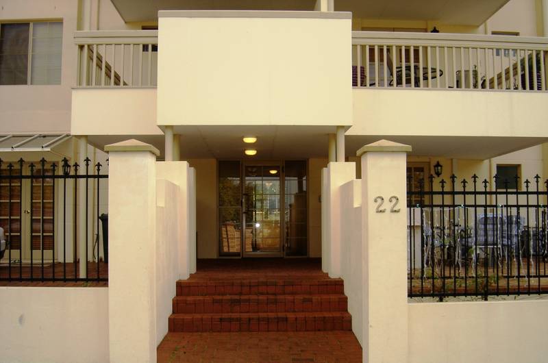 Fully Furnished - Inner City Apartment Picture 1