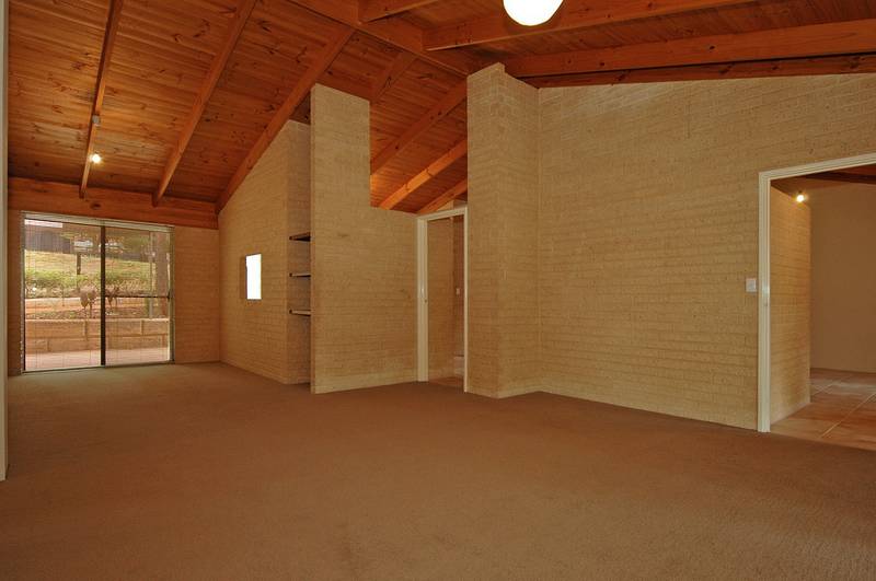 GRACIOUS & SPACIOUS Picture 3